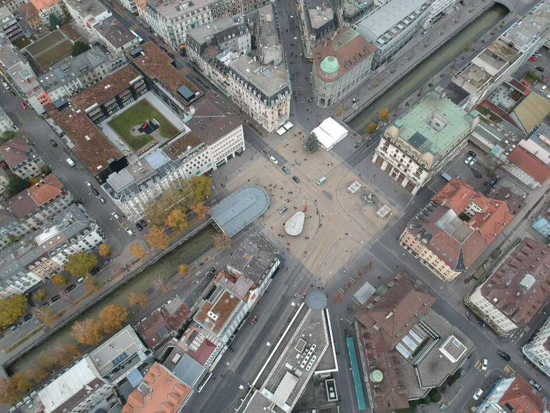 Biel, Zentralplatz, around Christmas 2018 (note the tree)
