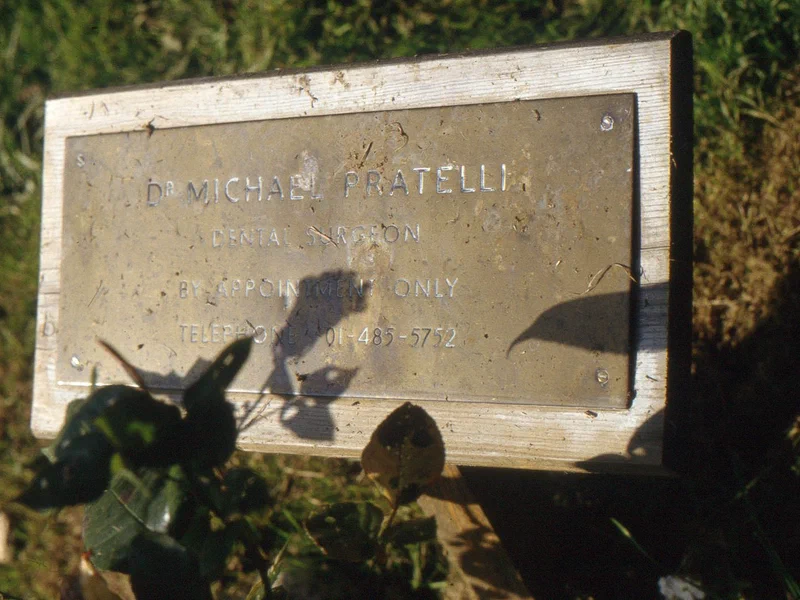 A scanned slide from 1994, from my first visit to Highgate. Unfortunately, I never found Dr Pratelli's grave again, and nobody at the cemetery seems to know about it. If I hadn't taken the photo at the time, I'd start to think I made it up myself…