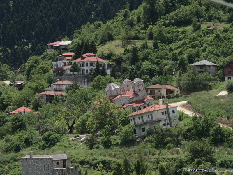This is Ropoto, a village that started sliding down its mountain when the drainage system for rainwater stopped working. Of the several sunken houses I had seen in older pictures, only two remain. Ropoto is - on the whole - back from the dead and inhabited once more.