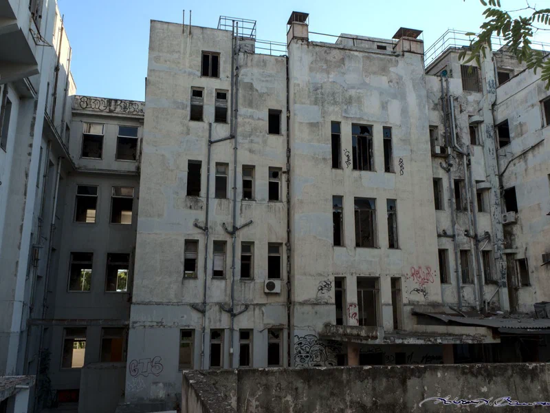 The back of the hospital - noticeably less graffiti than at NIEN