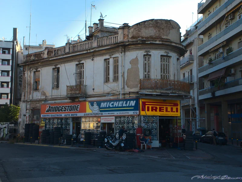 I love the colours on that tyre dealer's shop