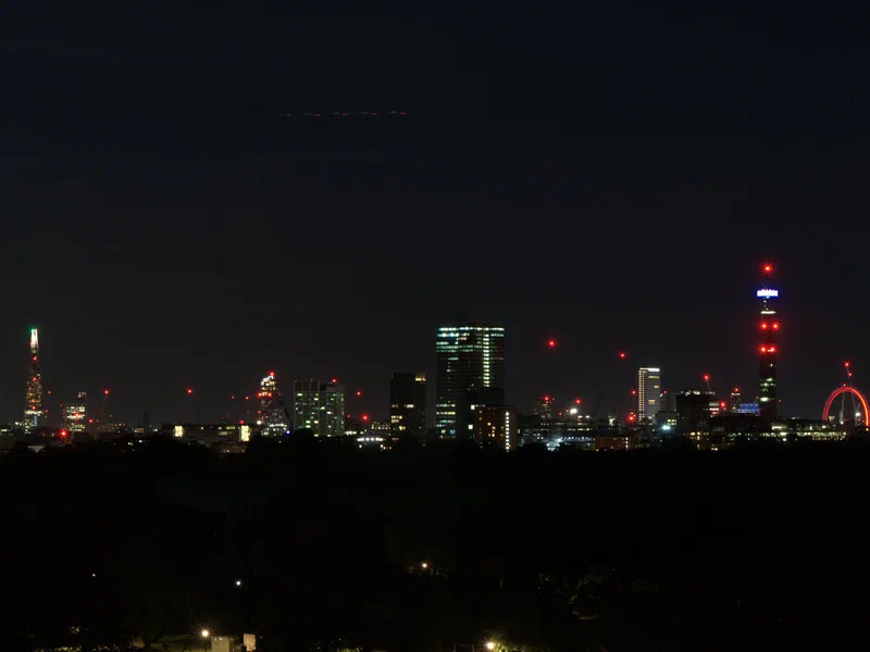 Primrose Hill again, two pictures stitched. It's a real shame I don't have a recording with this picture of the guy who rode his electric scooter around the top of the hill talking non-stop for at least the two hours I was there about conspiracies, governments, personal challenges and every imaginable thing else to anybody who would listen (i.e. to himself).
